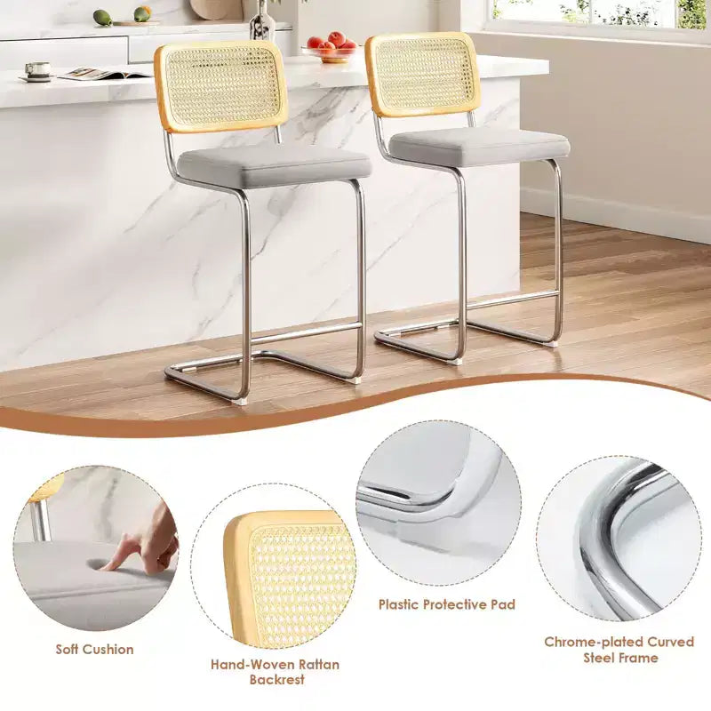 Sgabello da bar senza braccioli in velluto grigio chiaro con schienale in rattan, set da 2