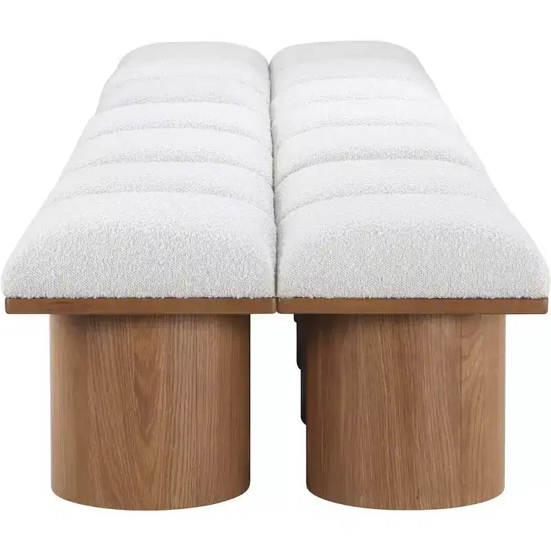 Panca in tessuto bouclé color crema, imbottita, struttura in legno di noce, 1 posto