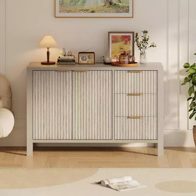 Credenza scanalata in rovere/frassino, 2 ante e 3 cassetti, utente singolo