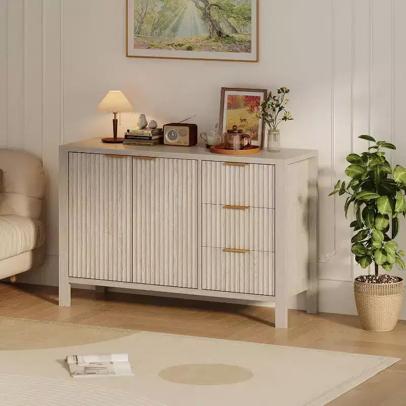 Credenza scanalata in rovere/frassino, 2 ante e 3 cassetti, utente singolo