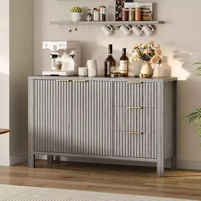 Credenza scanalata in rovere/frassino, 2 ante e 3 cassetti, utente singolo